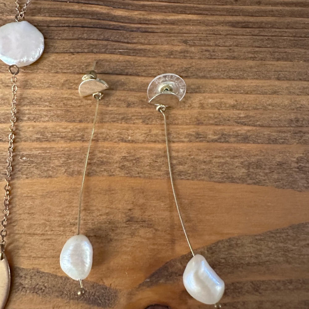 Pearl necklace and earring set